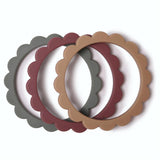 Mushie Beißring Blumen 3er Set, Dried Thyme/Berry/Natural, Armband aus Silikon, BPA-frei