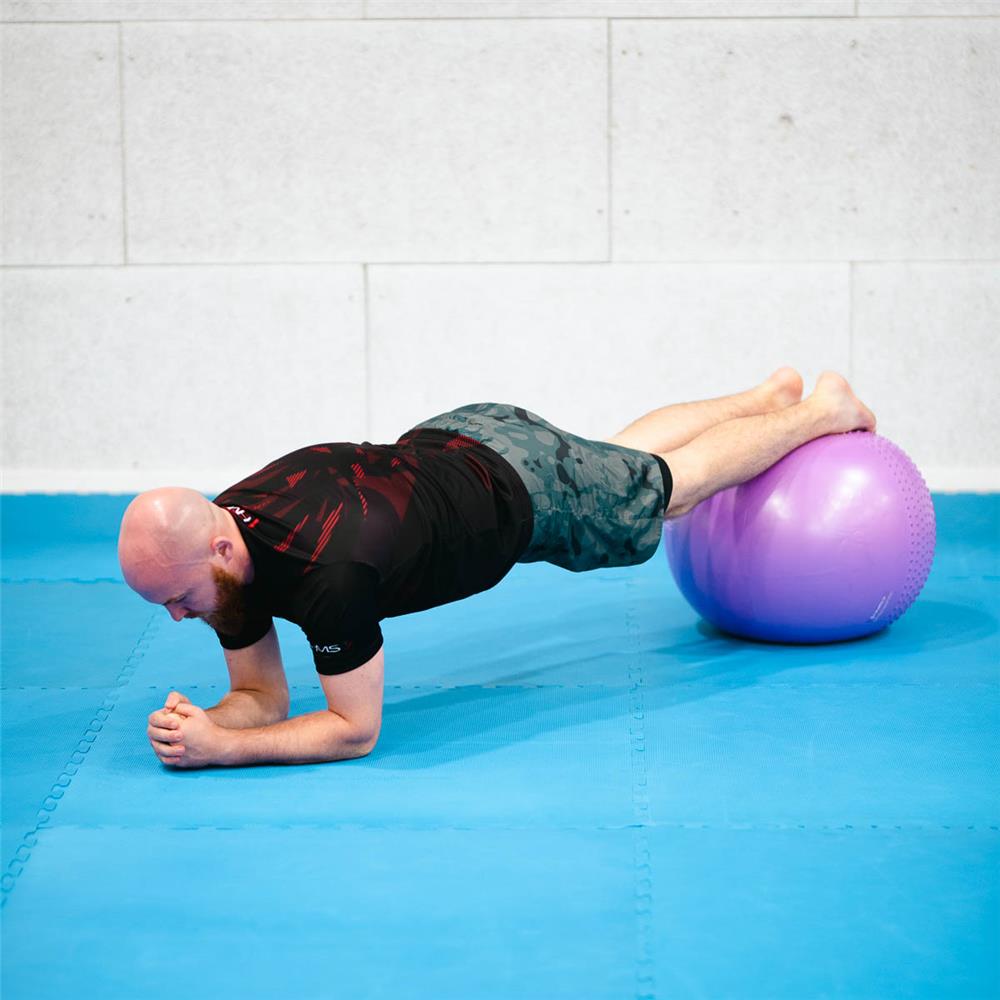 Gymnastikball 65 cm Hellgrau mit Massage-Noppen und Luftpumpe | HMS YB03N