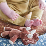 Bloomingville MINI Fintan Rassel Dinosaurier aus Baumwolle & Leinen, Braun