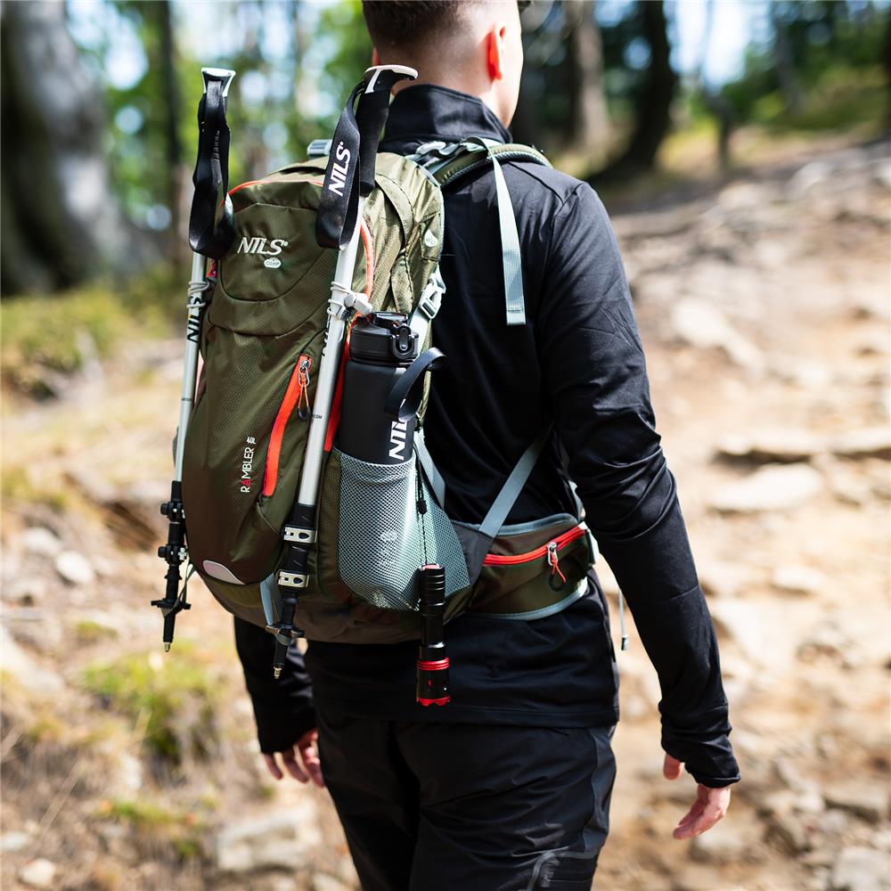NILS CAMP Trekkingrucksack Rambler 40L in Grün - Outdoor Rucksack mit Belüftung & Regenhülle