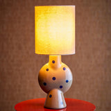 Bloomingville Sergio Tischlampe bunt - Steingut Lampe mit Punkten und E27 für Wohnzimmer