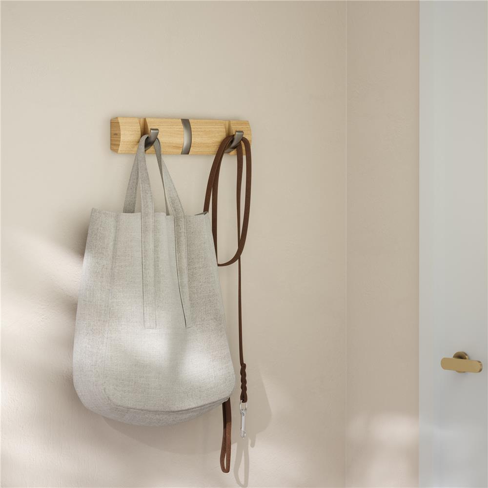 Umbra Flip Wandgarderobe, Garderobenleiste in Natur, mit 3 beweglichen Haken in Silber