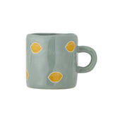 Bloomingville MINI Agnes Tasse, Grün mit Zitronen, Steingut, große Kindertasse, dänisches Design