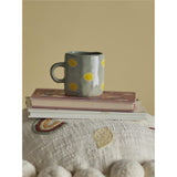 Bloomingville MINI Agnes Tasse, Grün mit Zitronen, Steingut, große Kindertasse, dänisches Design