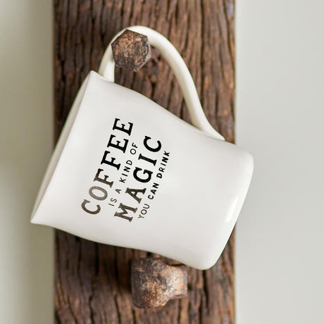 Bloomingville Wendy Tasse weiß 330 ml aus Steingut – Kaffeetasse mit Henkel für Küche & Tischdeko