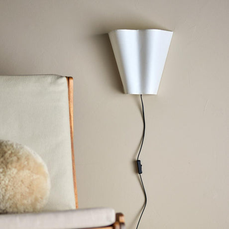 Bloomingville Janese Wandleuchte aus Papier in Weiß – moderne Wandlampe fürs Wohnzimmer