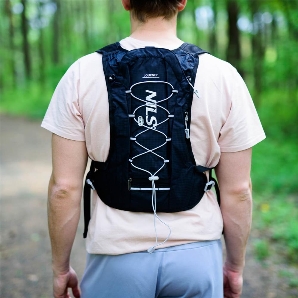 NILS CAMP Tagesrucksack Journey 12L in Schwarz - leichter Outdoor Rucksack für Wandern & Sport