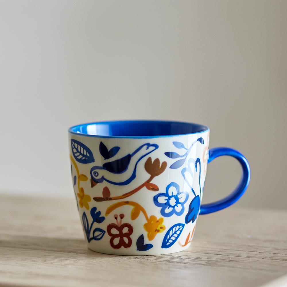 Bloomingville Figuria Tasse 4er Set bunt - Steingut Tassen mit Blumen & Vogelmotiv für Küche & Tisch