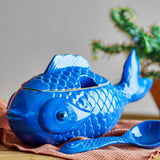 Bloomingville Hiro Gefäß mit Deckel und Löffel 1700 ml blau - Steingut Fischdose für Küche & Deko