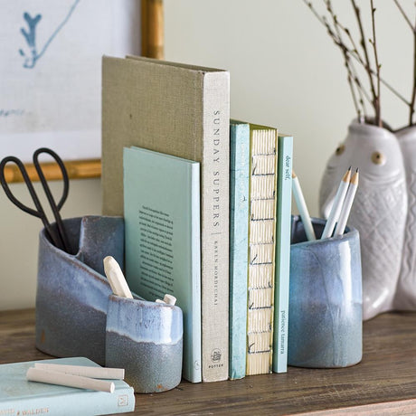 Bloomingville Meliad Buchstütze blau aus Steingut – skulpturales 2er Set für Regal & Bücher