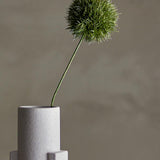 Bloomingville Salome Vase weiß aus Steingut – grafische Vase für Wohnzimmer & Tischdeko