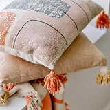 Bloomingville Lanzo Kissen Bunt – Dekokissen 50x35 cm mit Print & Quasten