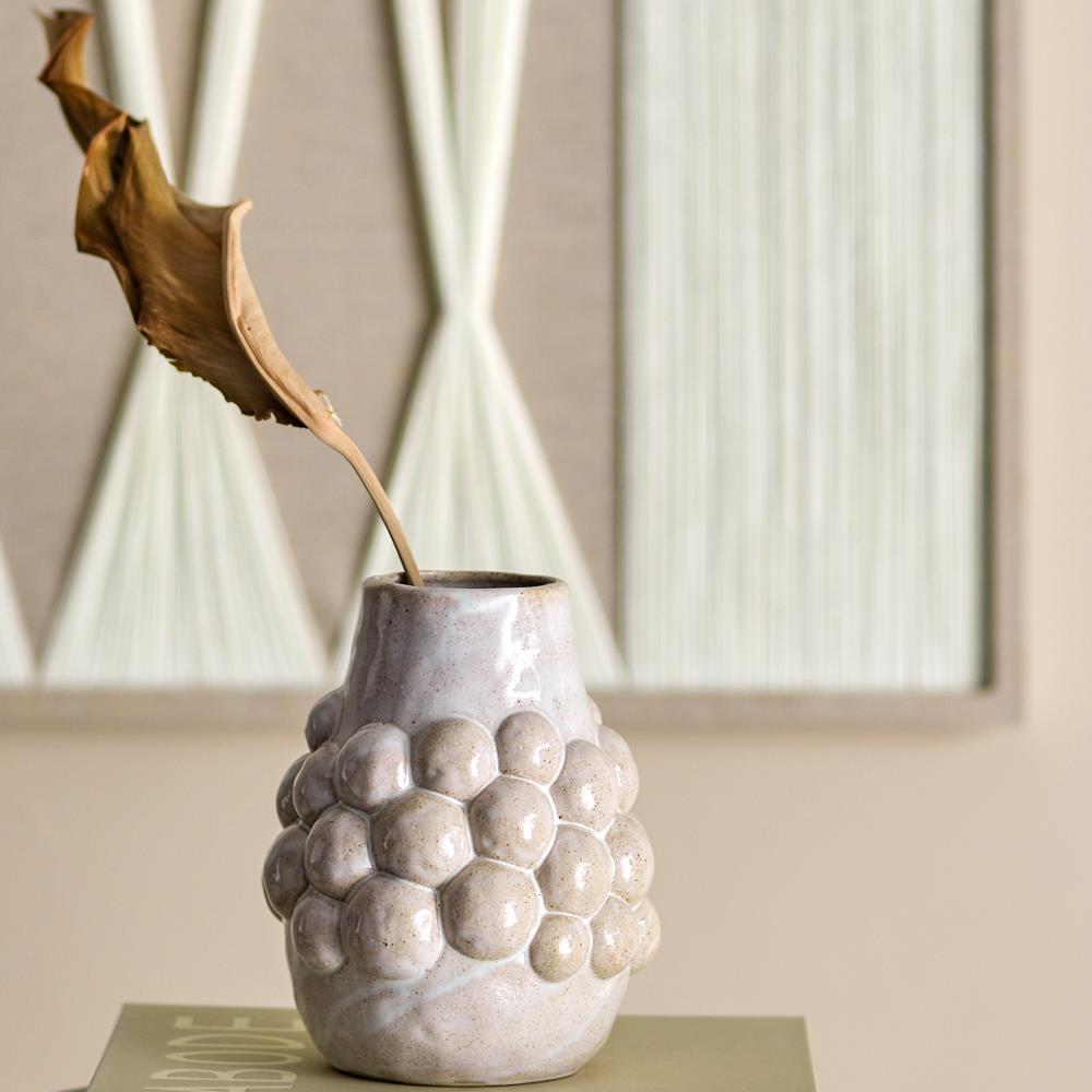 Bloomingville Poldor Vase aus Steingut in Natur – dekorative Vase für Wohnzimmer und Tischdeko
