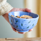 Bloomingville Pippine Schale aus Steingut in Blau – handbemalte Schale für Küche und Tischdeko