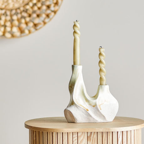 Bloomingville Wavy Kerzenhalter aus Steingut in Weiß 19 cm – skulpturaler Kerzenhalter für Wohnzimmer