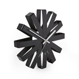 Umbra Ribbon Wanduhr Schwarz Moderne Quarz Wanduhr aus gebogenem Metall