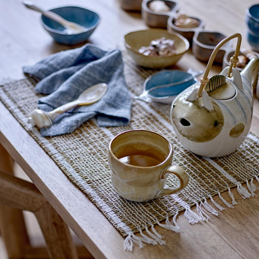 Bloomingville Nara Tasse natur 350 ml aus Steingut – Kaffeetasse mit Henkel für Küche & Tischdeko