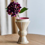 Bloomingville Trilla Vase natur - handbemalte Keramikvase mit Sanduhrform für Wohnzimmer & Dekoration