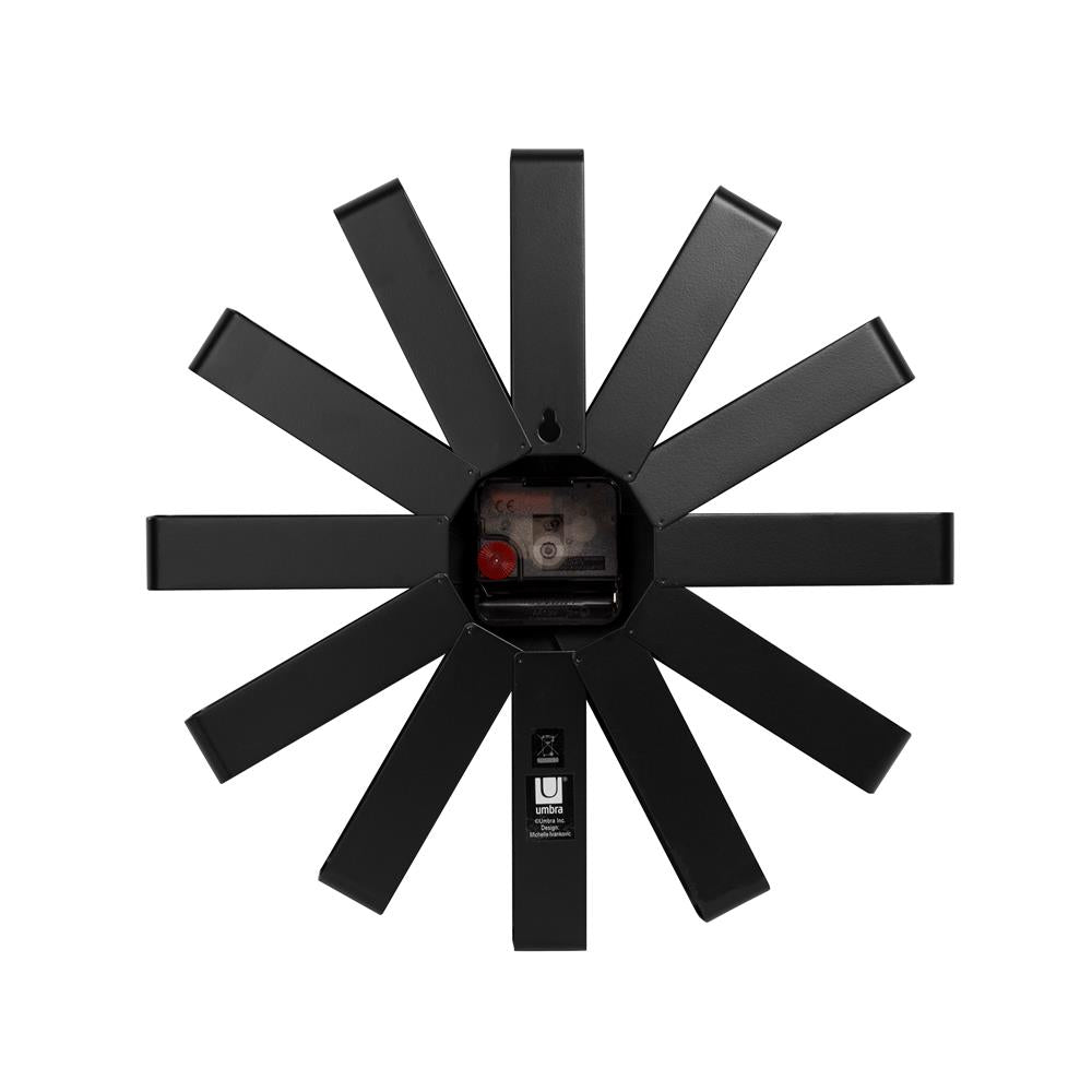 Umbra Ribbon Wanduhr Schwarz Moderne Quarz Wanduhr aus gebogenem Metall