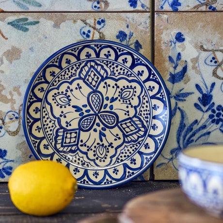 Bloomingville Karlie Teller blau aus Steingut – mediterraner Mittagsteller für Küche & Tischdeko