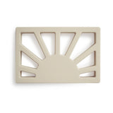 Mushie Beißring Sonne, Shifting Sand, aus Silikon, BPA-frei