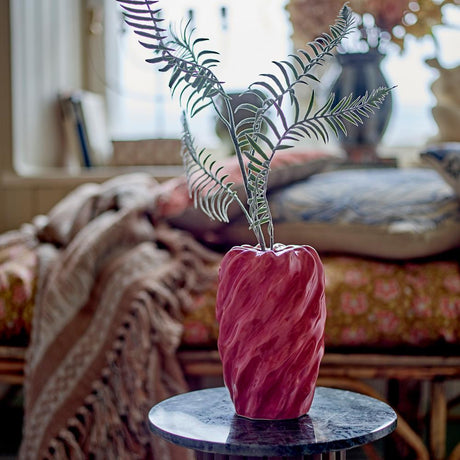 Bloomingville Rowena Vase aus Steingut in Rose – dekorative Vase für Wohnzimmer und Tischdeko