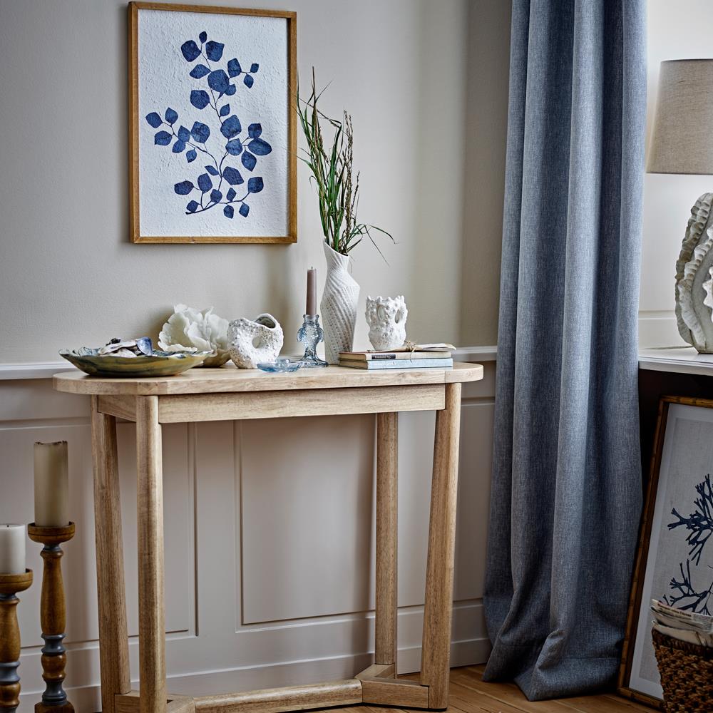 Bloomingville Fikla Vase aus Steingut in Weiß, schlanke Designvase mit gedrehter Silhouette
