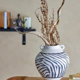 Bloomingville Togo Vase aus Steingut in Schwarz – handbemalte Deko Vase fürs Wohnzimmer