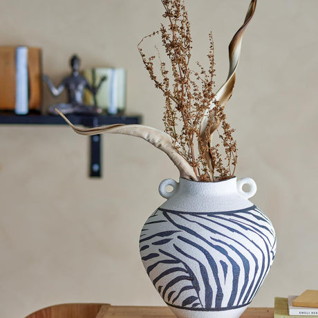 Bloomingville Togo Vase aus Steingut in Schwarz – handbemalte Deko Vase fürs Wohnzimmer