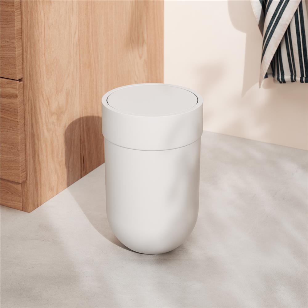 Umbra Touch Abfalleimer 6 L mit Schwingdeckel, in Weiß, Kosmetikeimer, Papierkorb, Badezimmereimer