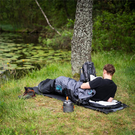 NILS CAMP Ultra Light Schlafsack Schwarz-Blau - leichter Sommerschlafsack für Camping & Trekking