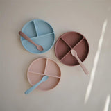 Mushie Silikon-Kinderteller, Powder Blue, Geteilter Teller mit Rutschfestem Saugnapf