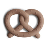 Mushie Beißring Brezel, Braun, aus Silikon, BPA-frei