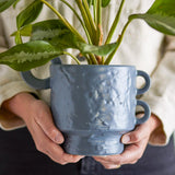 Bloomingville Alfine Blumentopf blau L24 cm aus Steingut – dekorativer Pflanztopf für Wohnzimmer