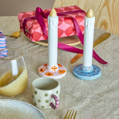 Bloomingville Heida Deko aus Steingut in Bunt – 2er Set handbemalte Kerzenfiguren für Tischdeko