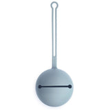 Mushie Schnulleretui, Powder Blue, Schnullerbox aus Silikon, BPA-frei