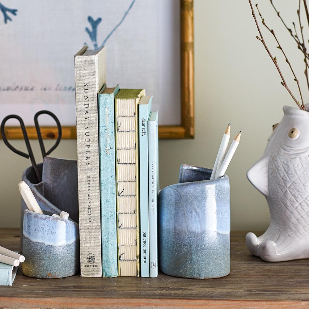 Bloomingville Meliad Buchstütze blau aus Steingut – skulpturales 2er Set für Regal & Bücher