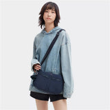 Kipling IZELLAH, mittelgroße Schultertasche, Blue Bleu 2 (blau), Umhängetasche mit viel Stauraum