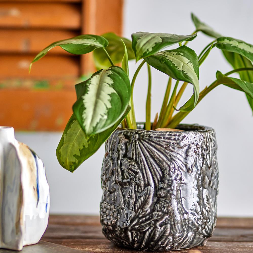 Bloomingville Nikou Deko‑Blumentopf schwarz D18 cm aus Terrakotta – dekorativer Übertopf für Wohnzimmer
