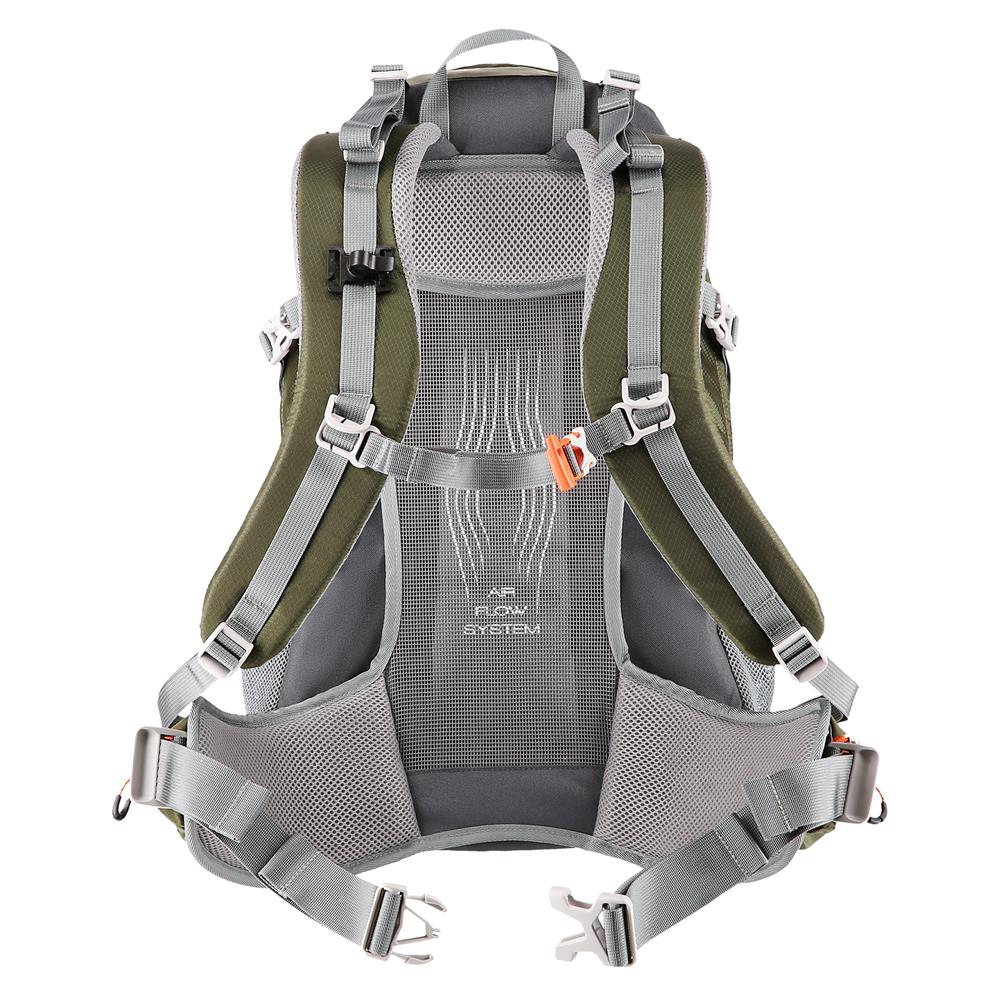 NILS CAMP Trekkingrucksack Rambler 40L in Grün - Outdoor Rucksack mit Belüftung & Regenhülle