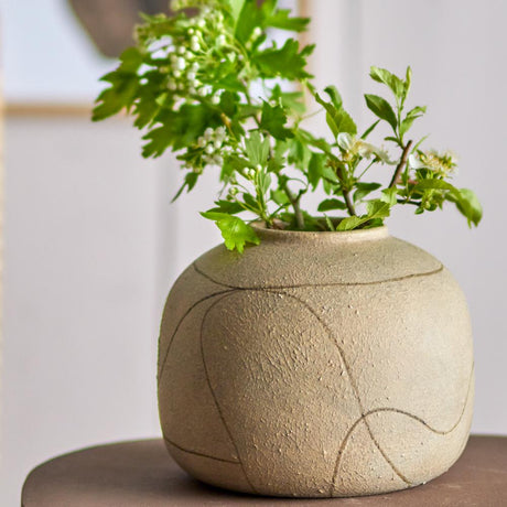 Bloomingville Niza Deko‑Vase natur aus Terrakotta – dekorative Vase für Wohnzimmer & Tischdeko