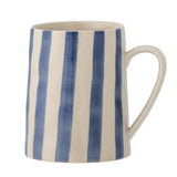 Bloomingville Begonia Tasse aus Steingut in blau, 440 ml, handbemalt, große Kaffeetasse