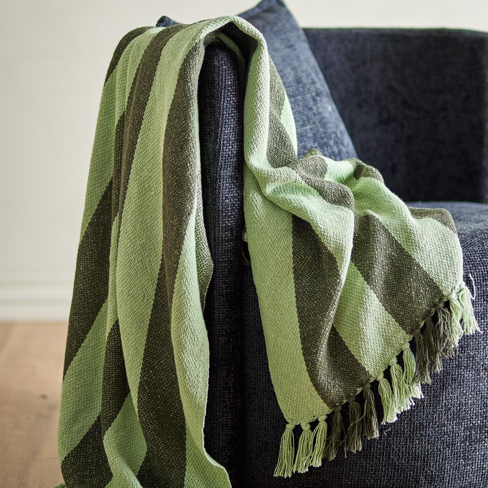 Bloomingville Frello Decke grün - Plaid mit Streifen aus recycelter Baumwolle für Sofa