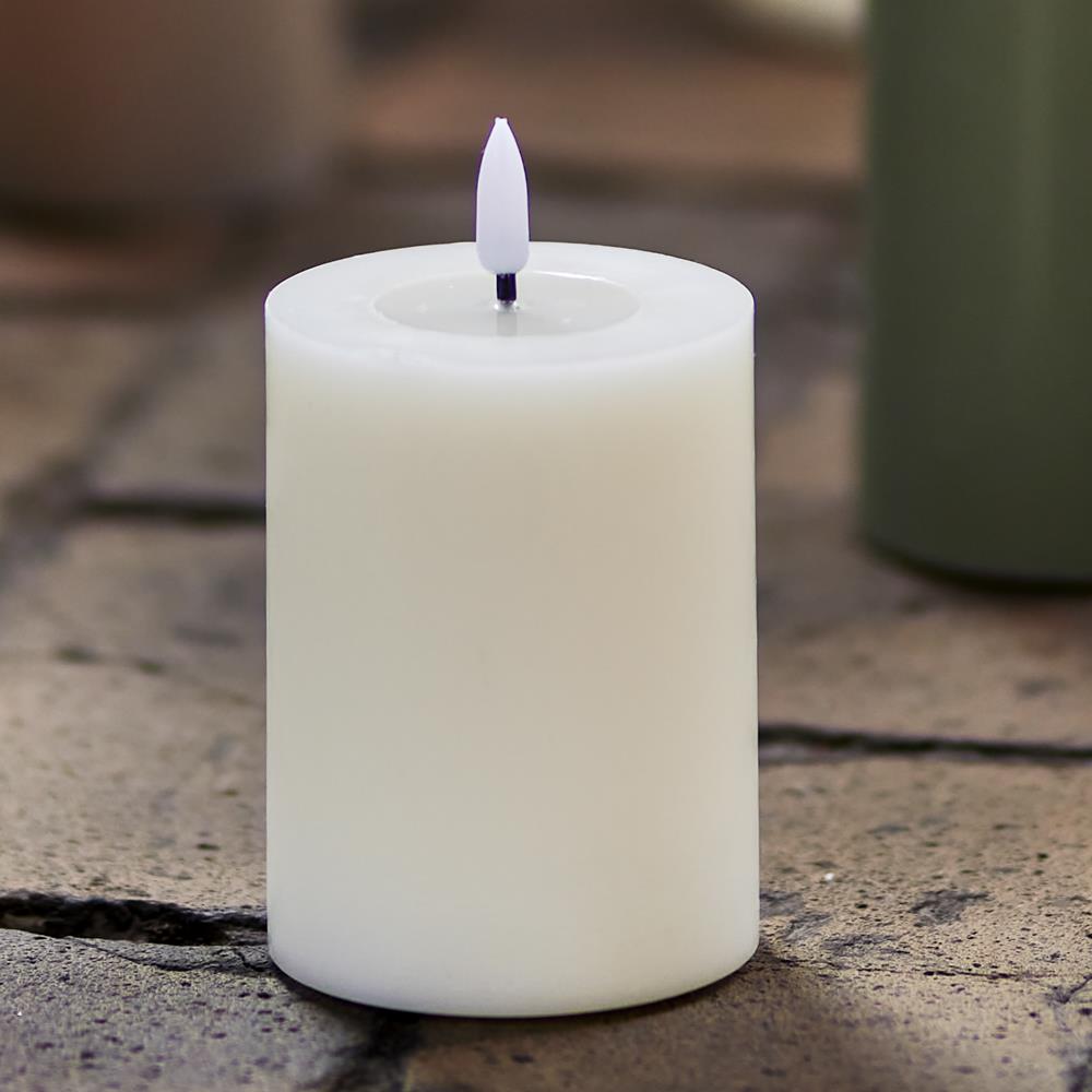 Bloomingville Ponza LED-Kerze 10 cm weiß - LED Echtwachskerze mit 3D Flamme & Timer für Wohndeko