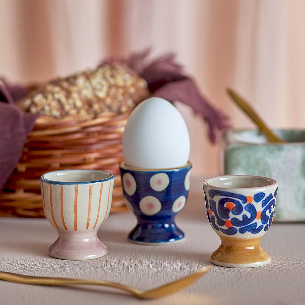 Bloomingville Eviaya Eierbecher 3er Set, Blau – handbemalte Steingut-Eierbecher
