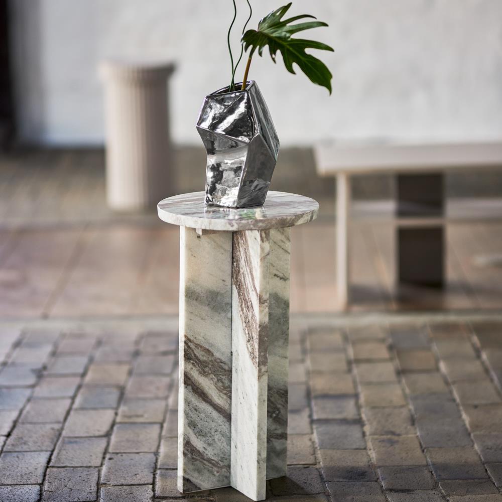 Bloomingville Jasmia Beistelltisch natur - Marmor Design Tisch skulptural für Wohnzimmer & Sofa