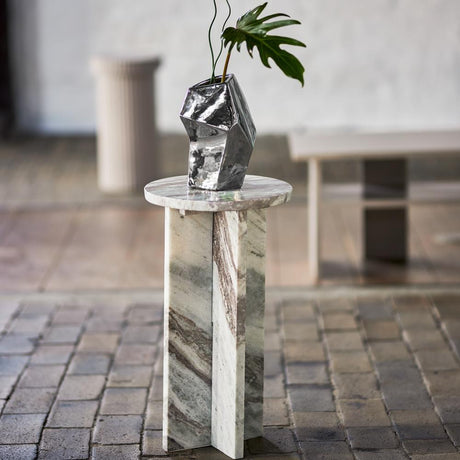 Bloomingville Jasmia Beistelltisch natur - Marmor Design Tisch skulptural für Wohnzimmer & Sofa
