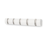 Umbra Flip Wandgarderobe, Garderobenleiste in Weiß, mit 5 beweglichen Haken in Silber