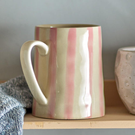 Bloomingville Begonia Tasse aus Steingut in rosa, 440 ml, handbemalt, große Kaffeetasse