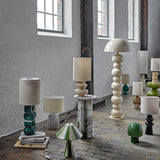 Bloomingville Brady Tischlampe grün - Keramik Lampe mit Leinenschirm für Wohnzimmer & Wohnlicht